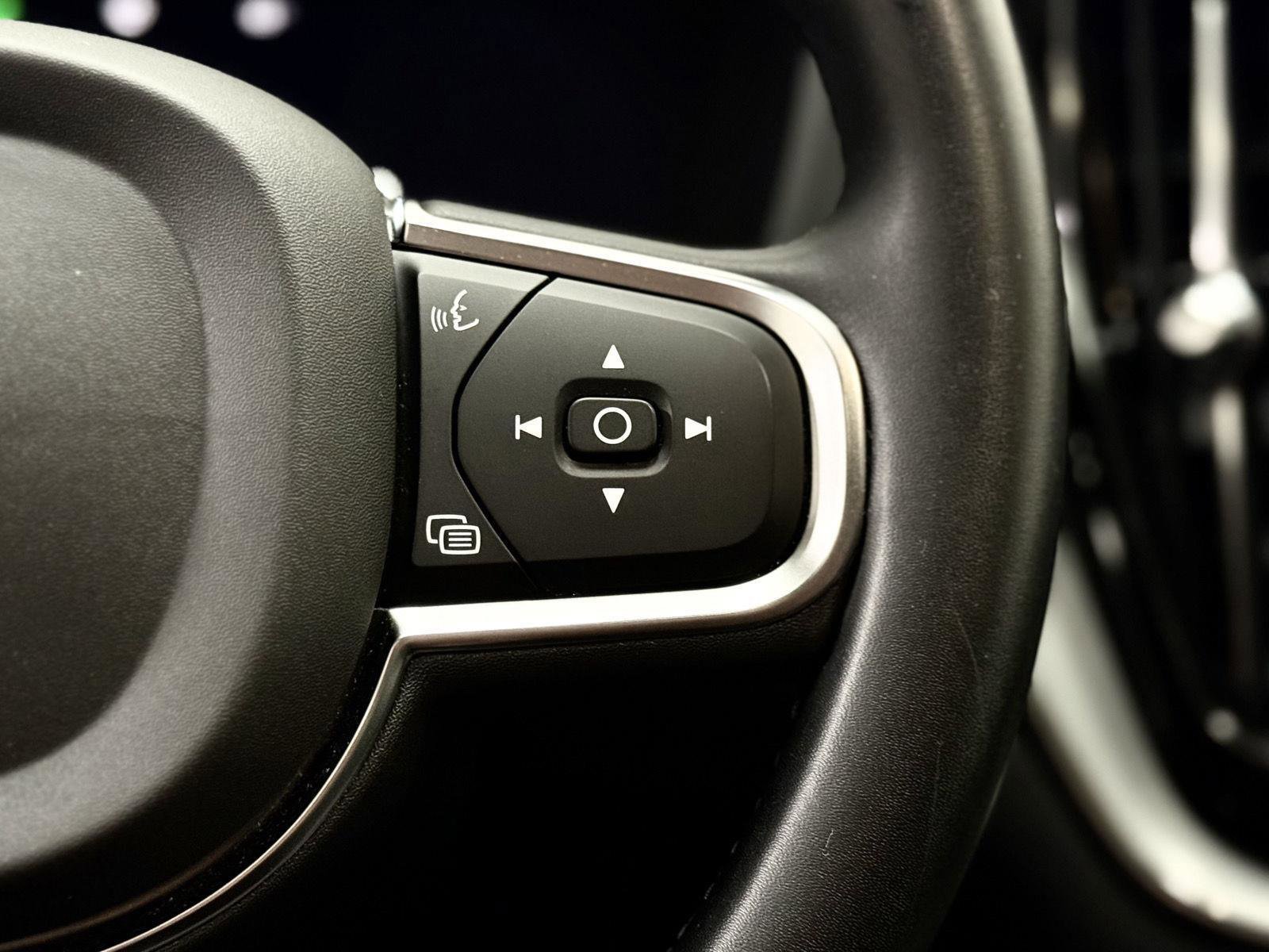 Used 2023 Volvo XC60 B5 Core w/ Climate Package image 17