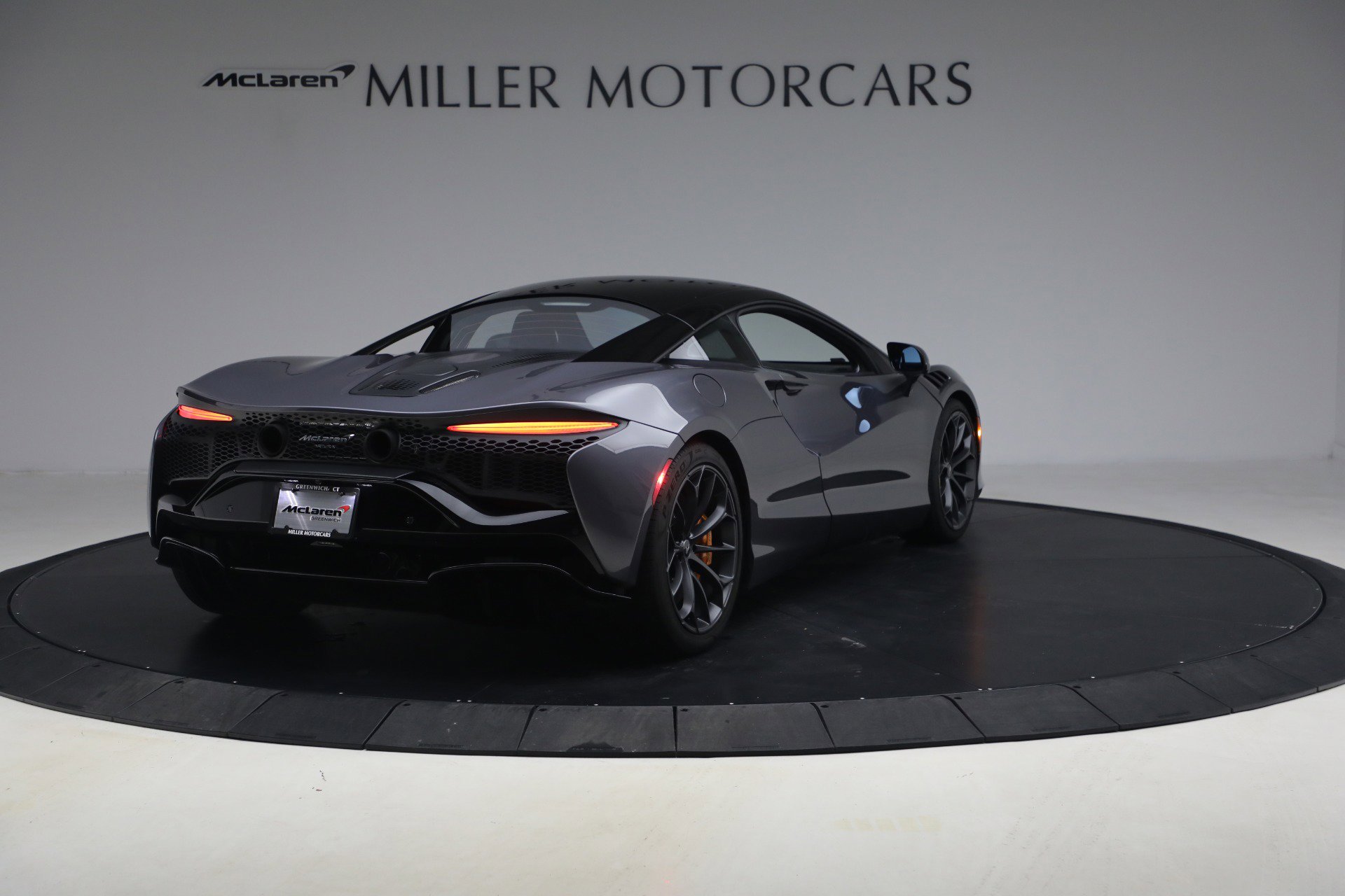 Used 2024 McLaren Artura image 7