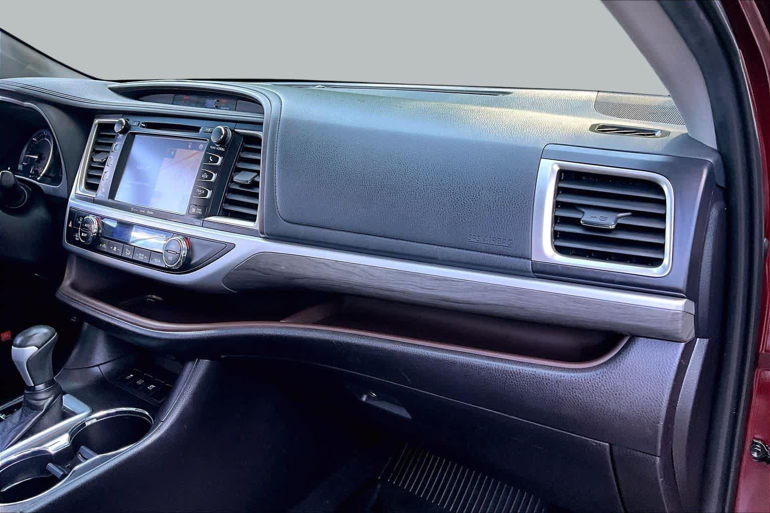 Used 2019 Toyota Highlander Limited Platinum AWD/4WD image 18