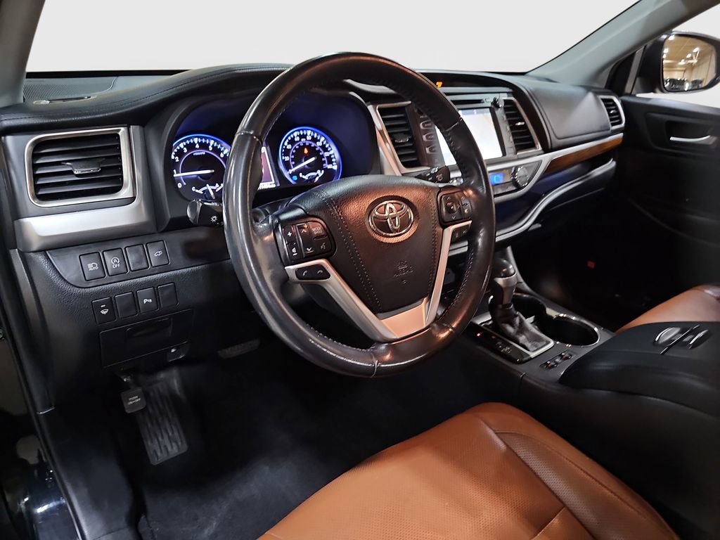 Used 2019 Toyota Highlander Limited AWD/4WD image 9