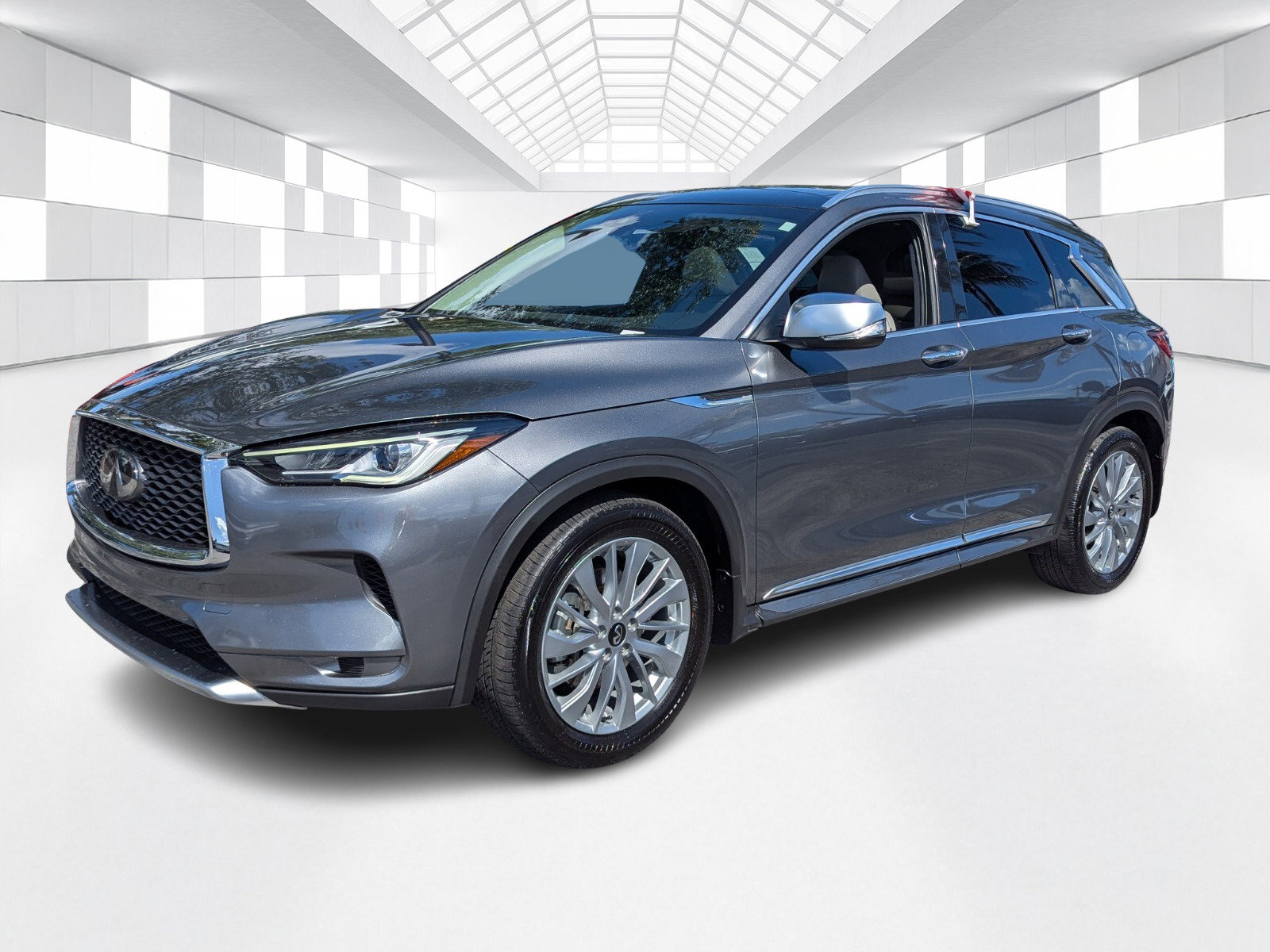 Used 2023 INFINITI QX50 Luxe w/ Accent Package FWD image 3