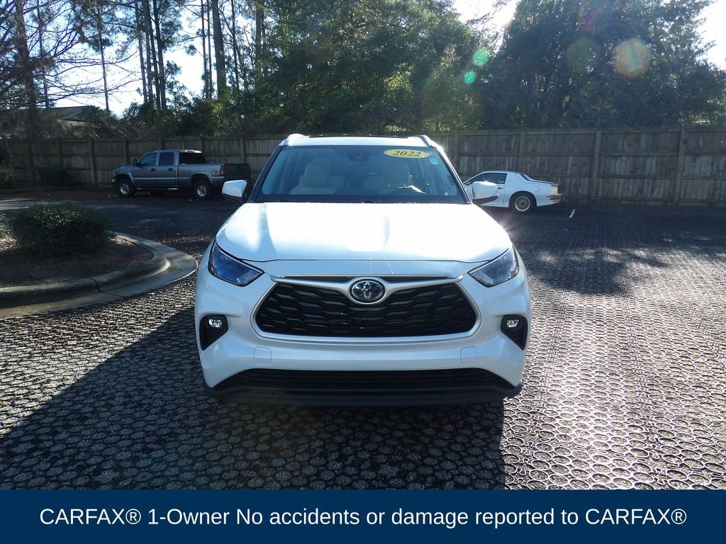 Used 2022 Toyota Highlander XLE image 2