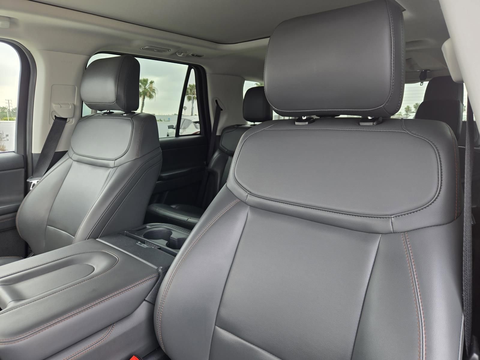 Used 2025 Ford Expedition Active image 19