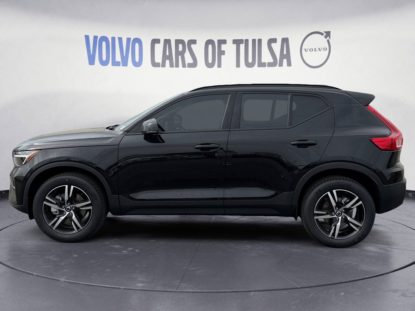 New 2026 Volvo XC40 B5 Core AWD/4WD image 2