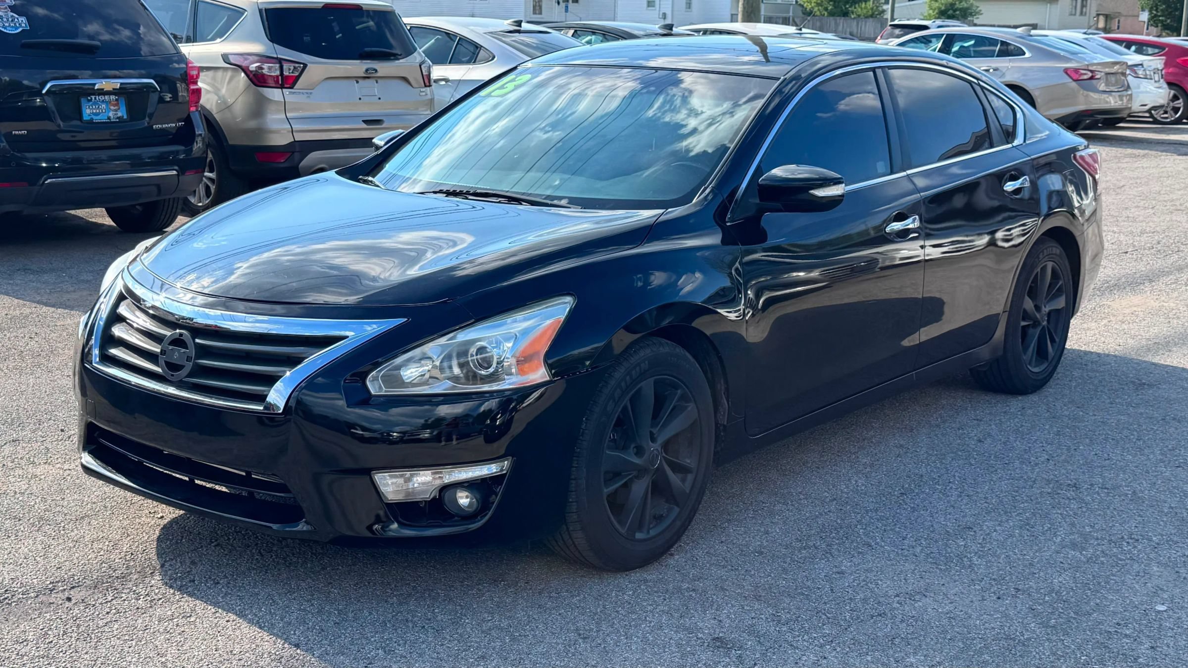 Used 2013 Nissan Altima 2.5 SL w/ Technology Pkg FWD image 2