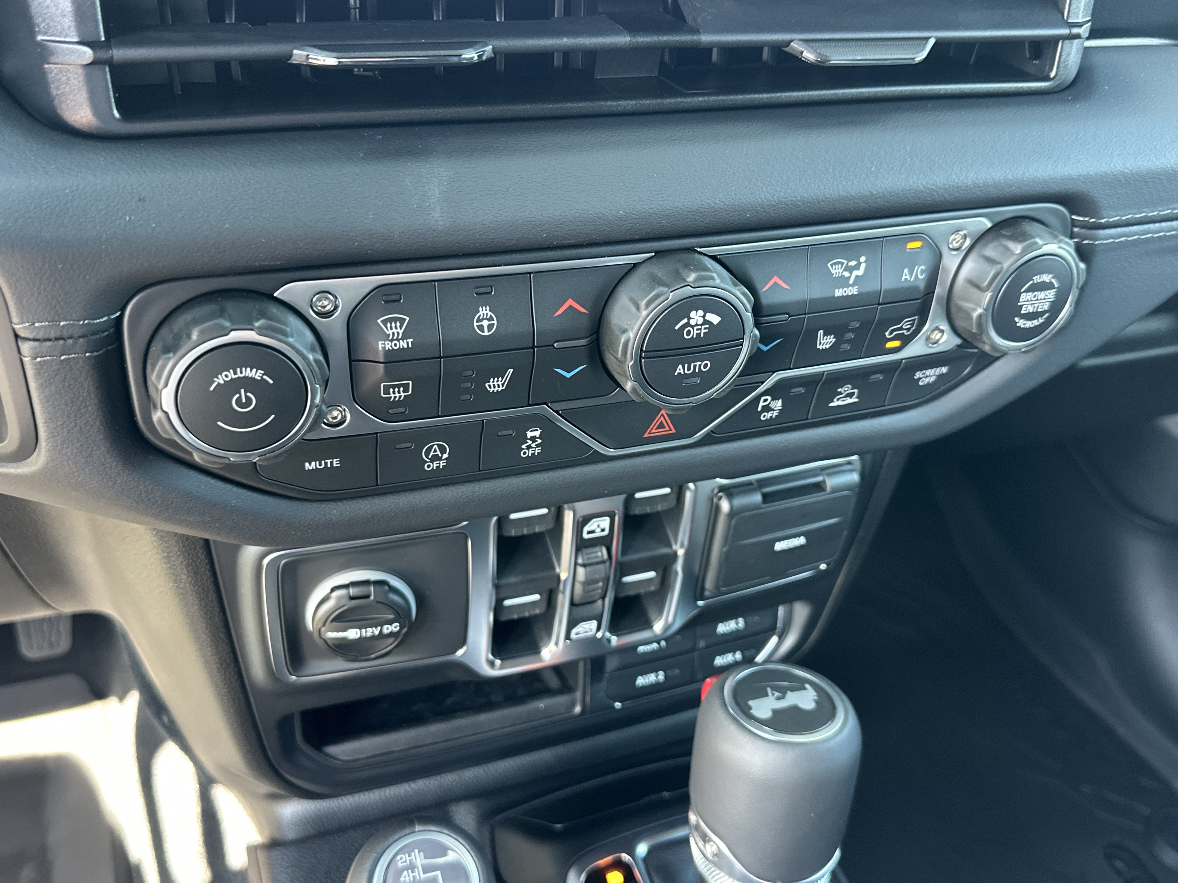 New 2027 Jeep Wrangler Unlimited Sahara AWD/4WD image 5
