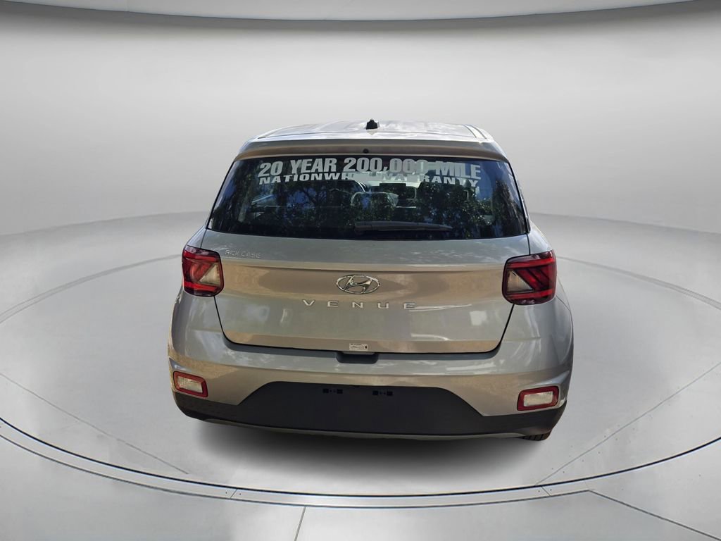Certified 2025 Hyundai Venue SE image 6
