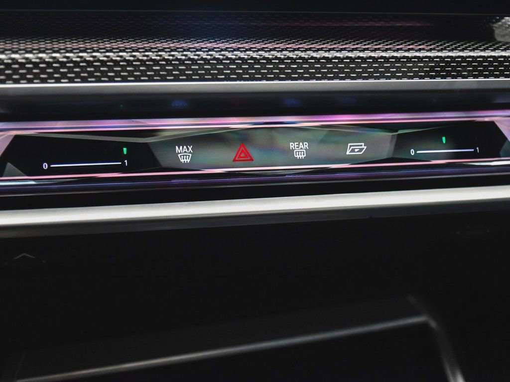 Used 2023 BMW i7 xDrive60 w/ Parking Assistance Package image 25