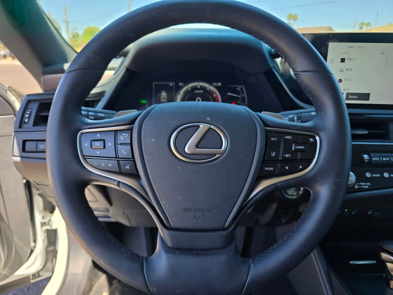 Used 2025 Lexus ES 300h w/ Premium Package FWD image 17