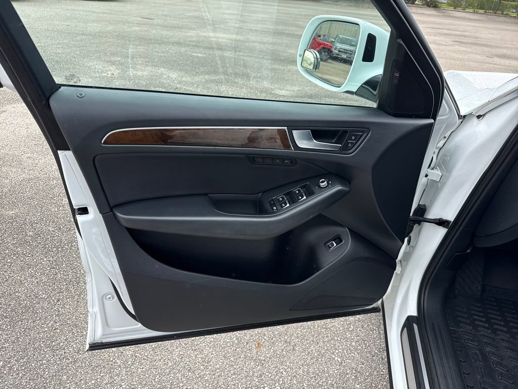 Used 2015 Audi Q5 2.0T Premium Plus w/ Technology Package image 14