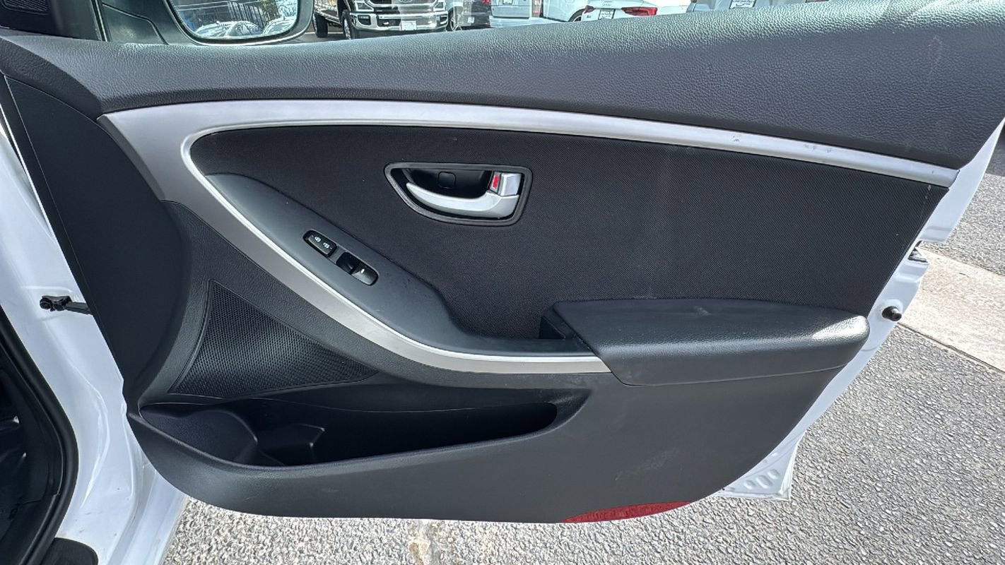 Used 2017 Hyundai Elantra GT image 18