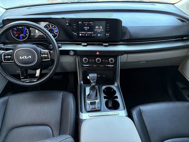 Used 2023 Kia Carnival LX image 28