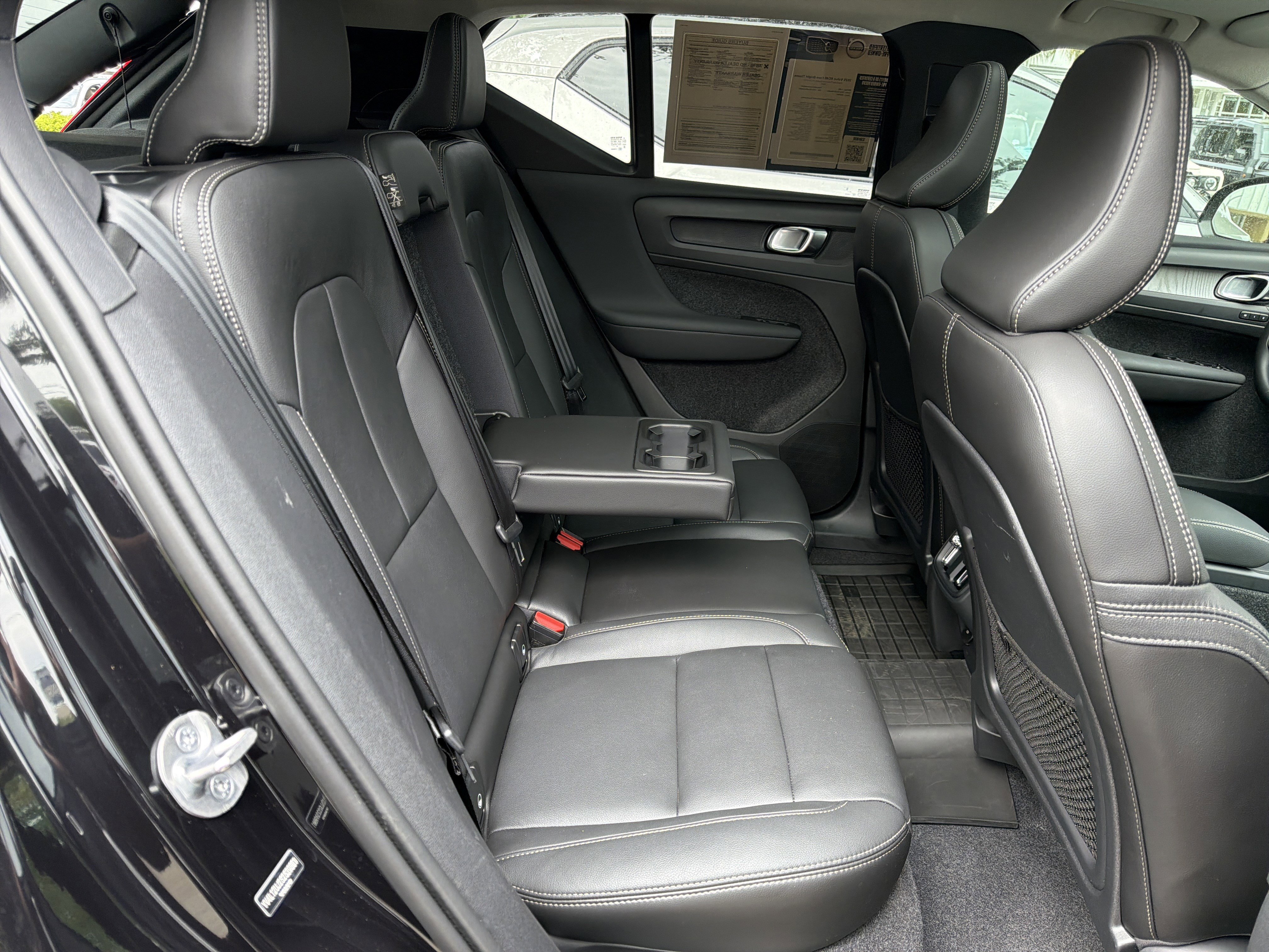 Certified 2025 Volvo XC40 B5 Core w/ Protection Package Premier image 33