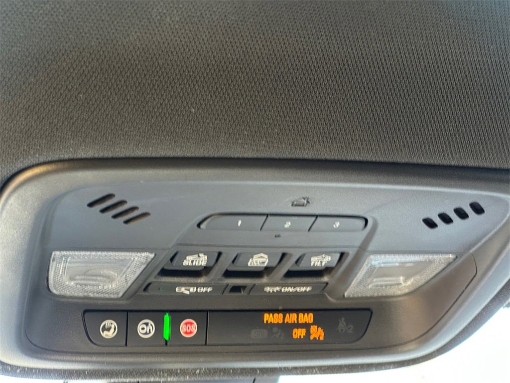 Used 2023 Chevrolet Traverse LT w/ LT Premium Package image 19