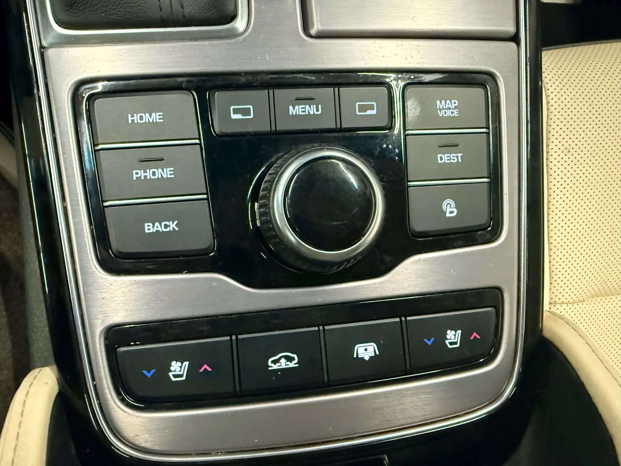 Used 2014 Hyundai Equus Signature RWD image 15