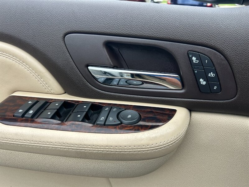 Used 2007 GMC Yukon XL Denali AWD/4WD image 18