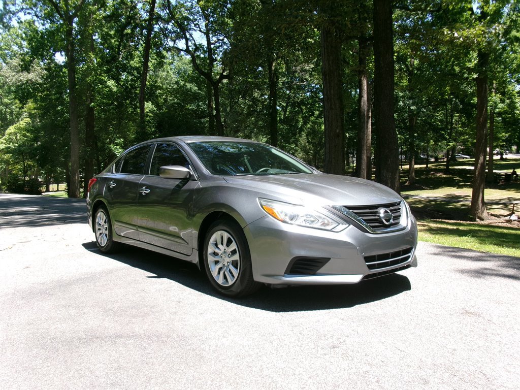 Used 2017 Nissan Altima 2.5 S w/ Power Driver Seat Package FWD image 3