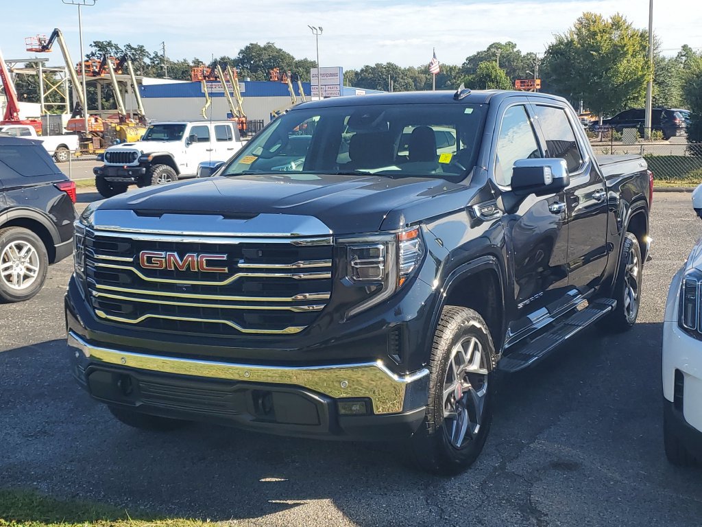 Used 2022 GMC Sierra 1500 SLT w/ SLT Premium Plus Package AWD/4WD image 2