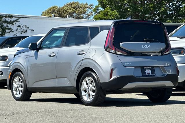 Used 2023 Kia Soul LX w/ LX Technology Package image 6