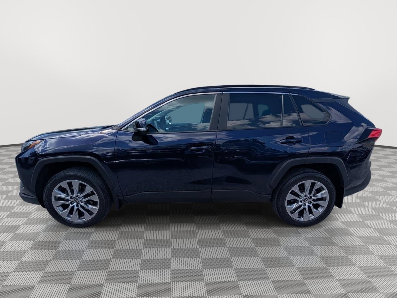 Used 2023 Toyota RAV4 XLE Premium AWD/4WD image 2