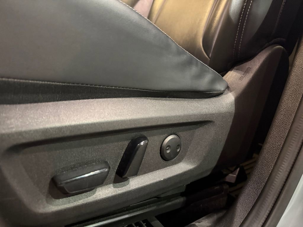 Used 2023 Nissan Rogue SV w/ SV Premium B Package image 17