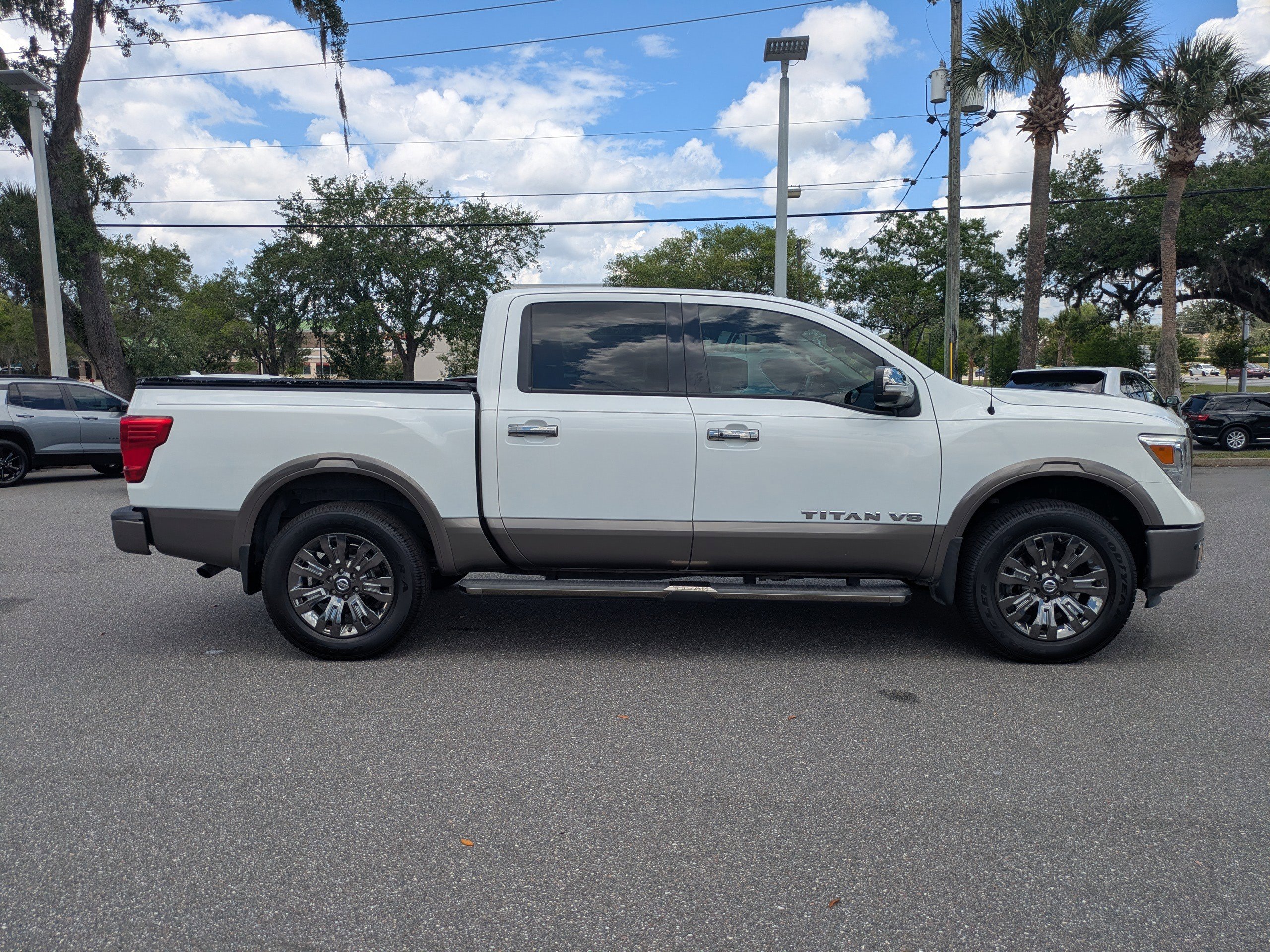 Used 2018 Nissan Titan Platinum Reserve w/ Platinum Utility Package AWD/4WD image 3