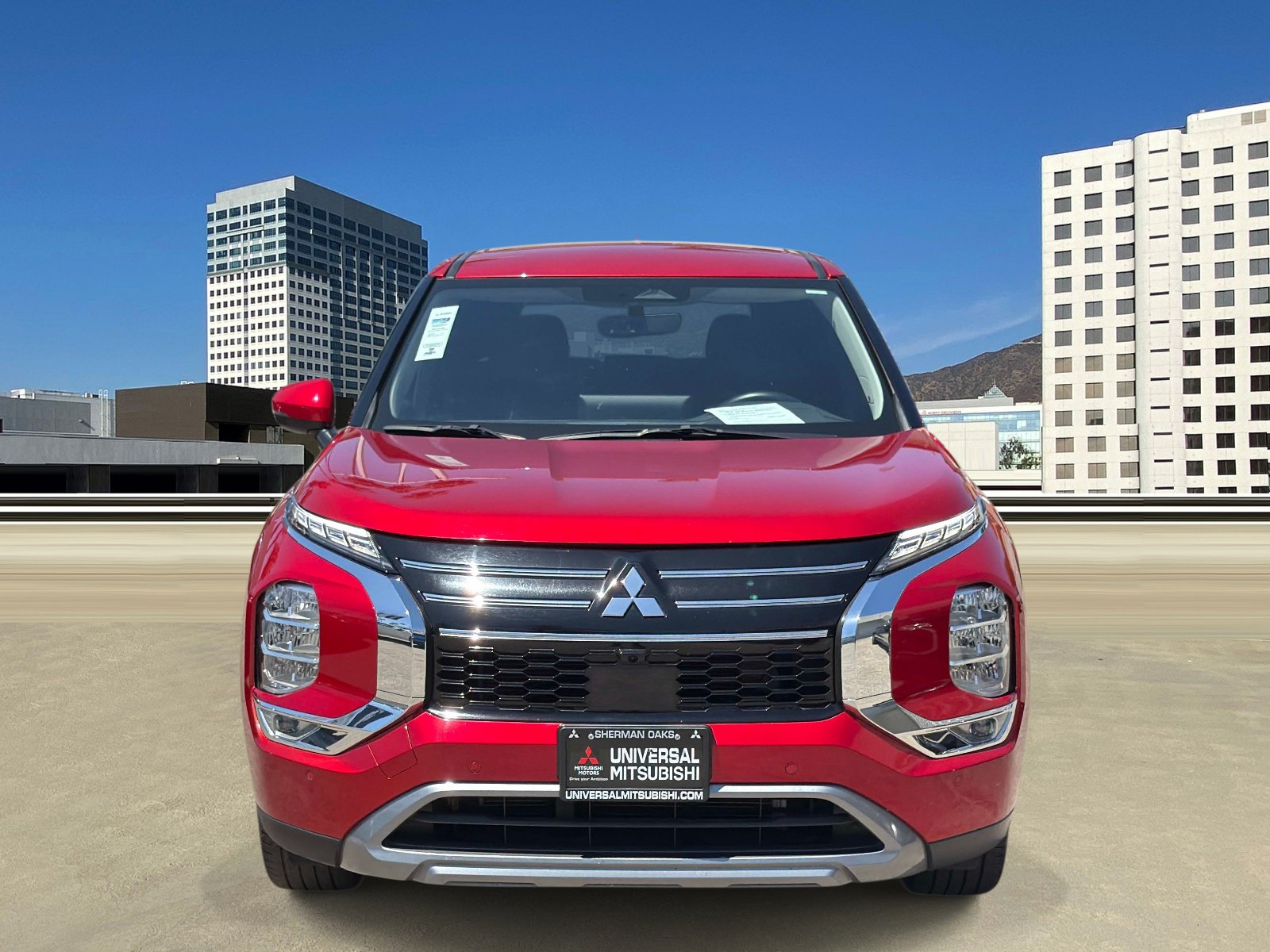 Used 2025 Mitsubishi Outlander SE FWD image 2