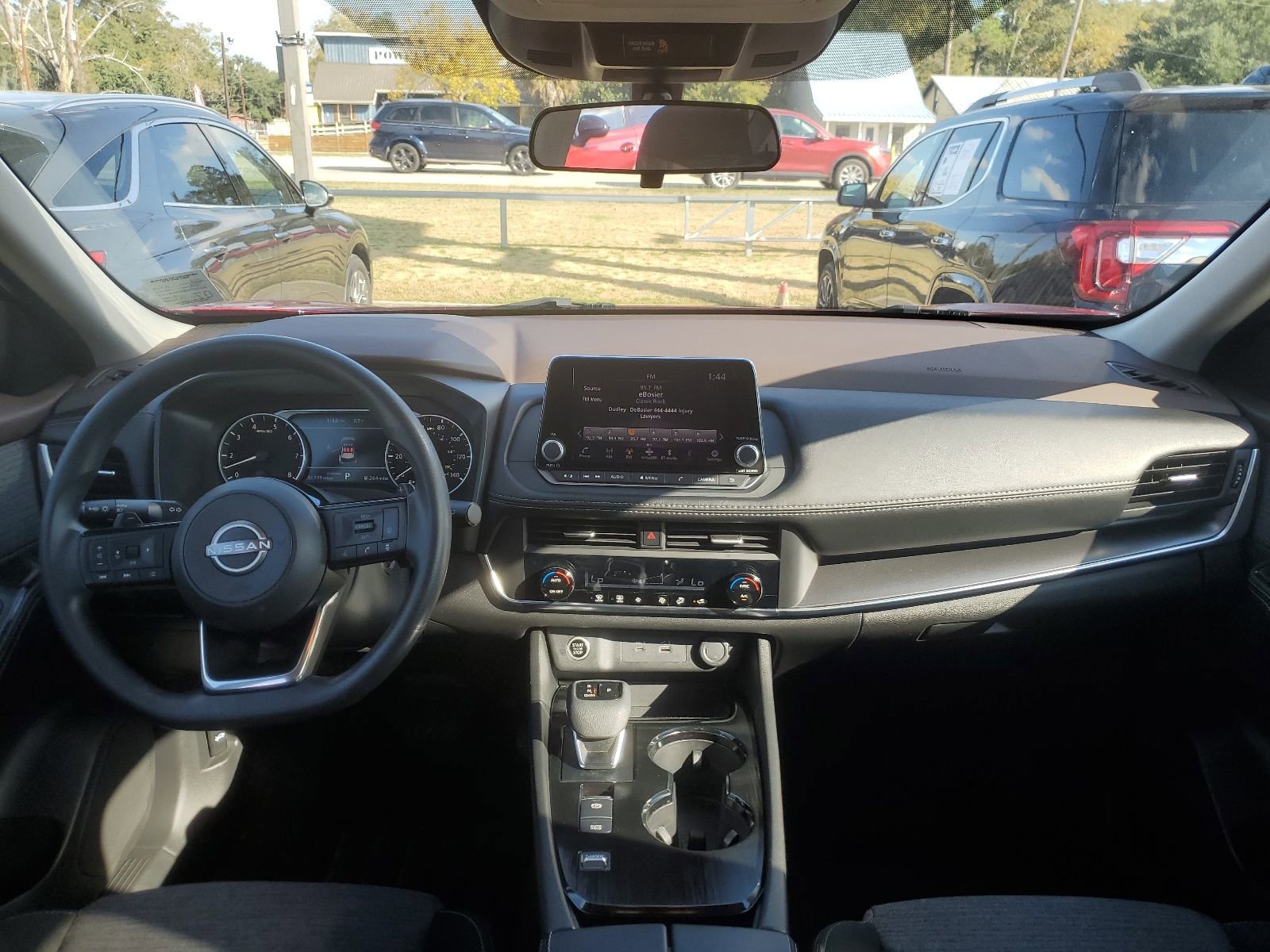 Used 2023 Nissan Rogue SV image 9