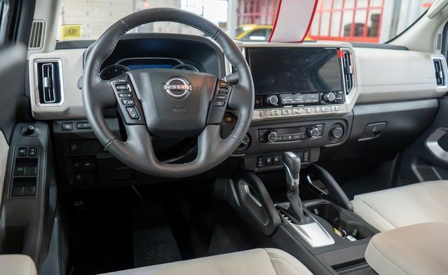 Certified 2025 Nissan Frontier SV w/ SV Convenience Package image 12