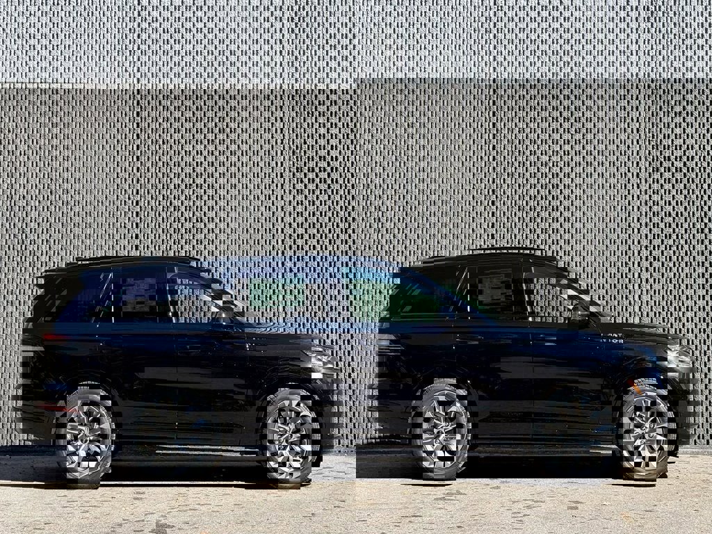 New 2025 Lincoln Aviator AWD w/ Jet Appearance Package image 6