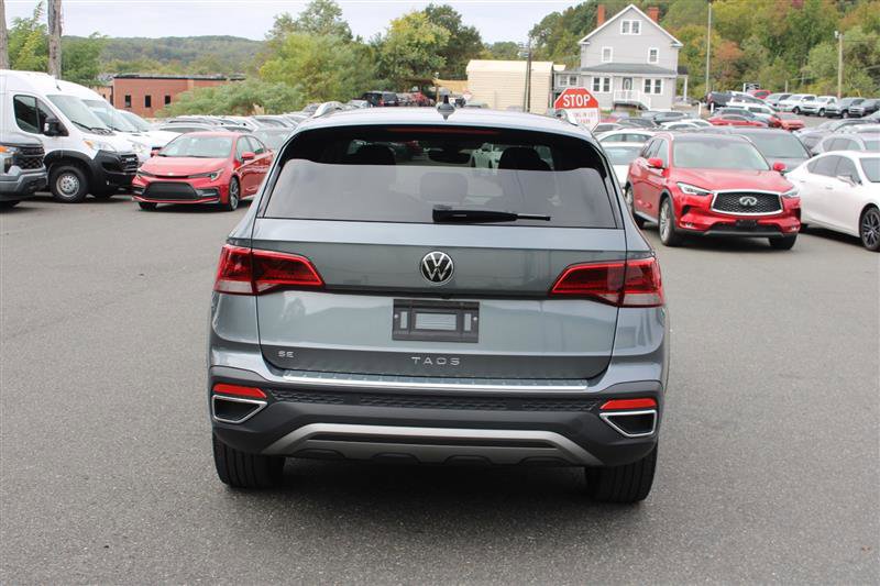 Used 2023 Volkswagen Taos SE w/ Panoramic Sunroof Package image 7