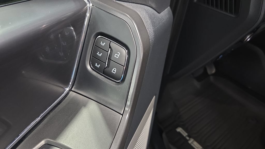 Used 2024 Ford F150 Lariat AWD/4WD image 8