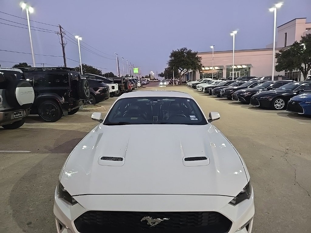 Used 2020 Ford Mustang Premium image 3