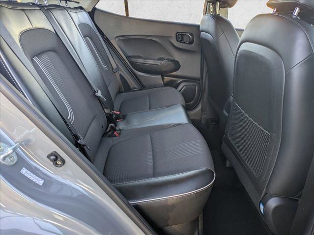 Used 2022 Hyundai Venue Limited image 19