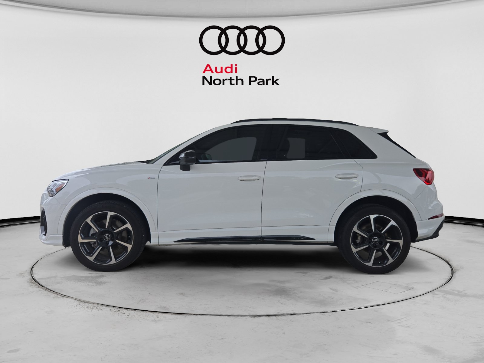 Used 2025 Audi Q3 2.0T Premium Plus AWD/4WD image 2