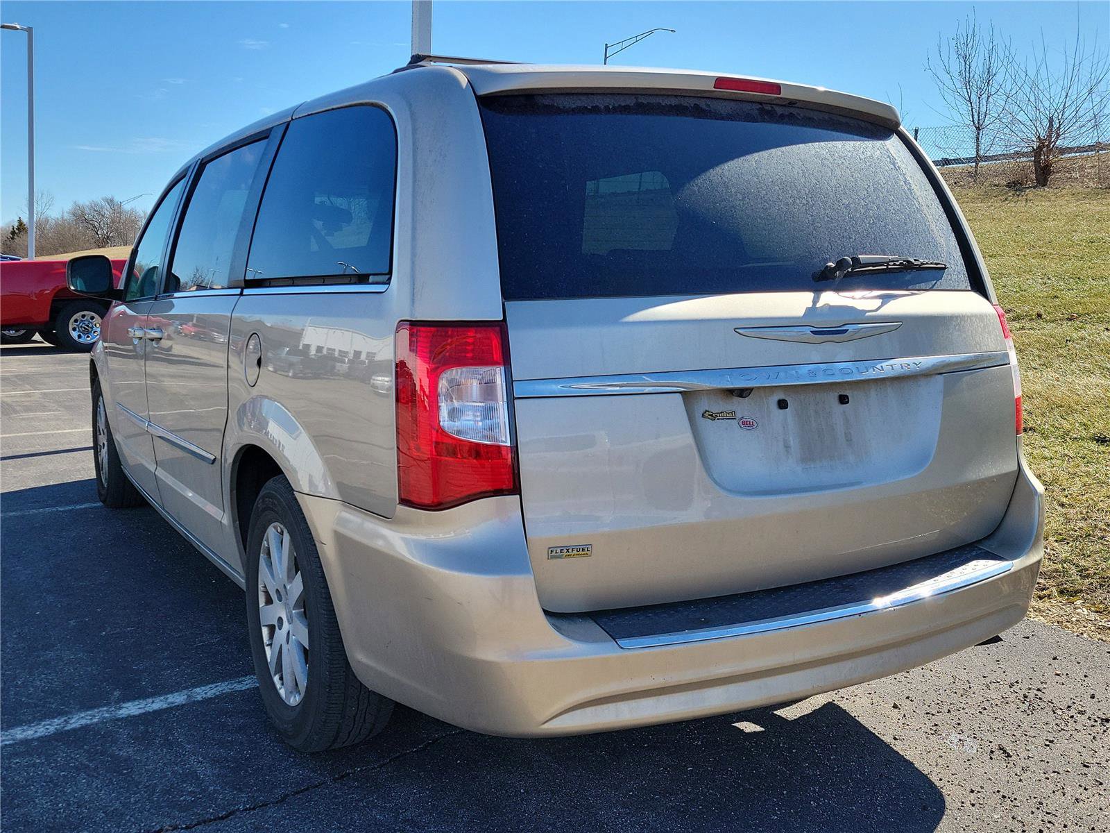 Used 2014 Chrysler Town & Country Touring image 5