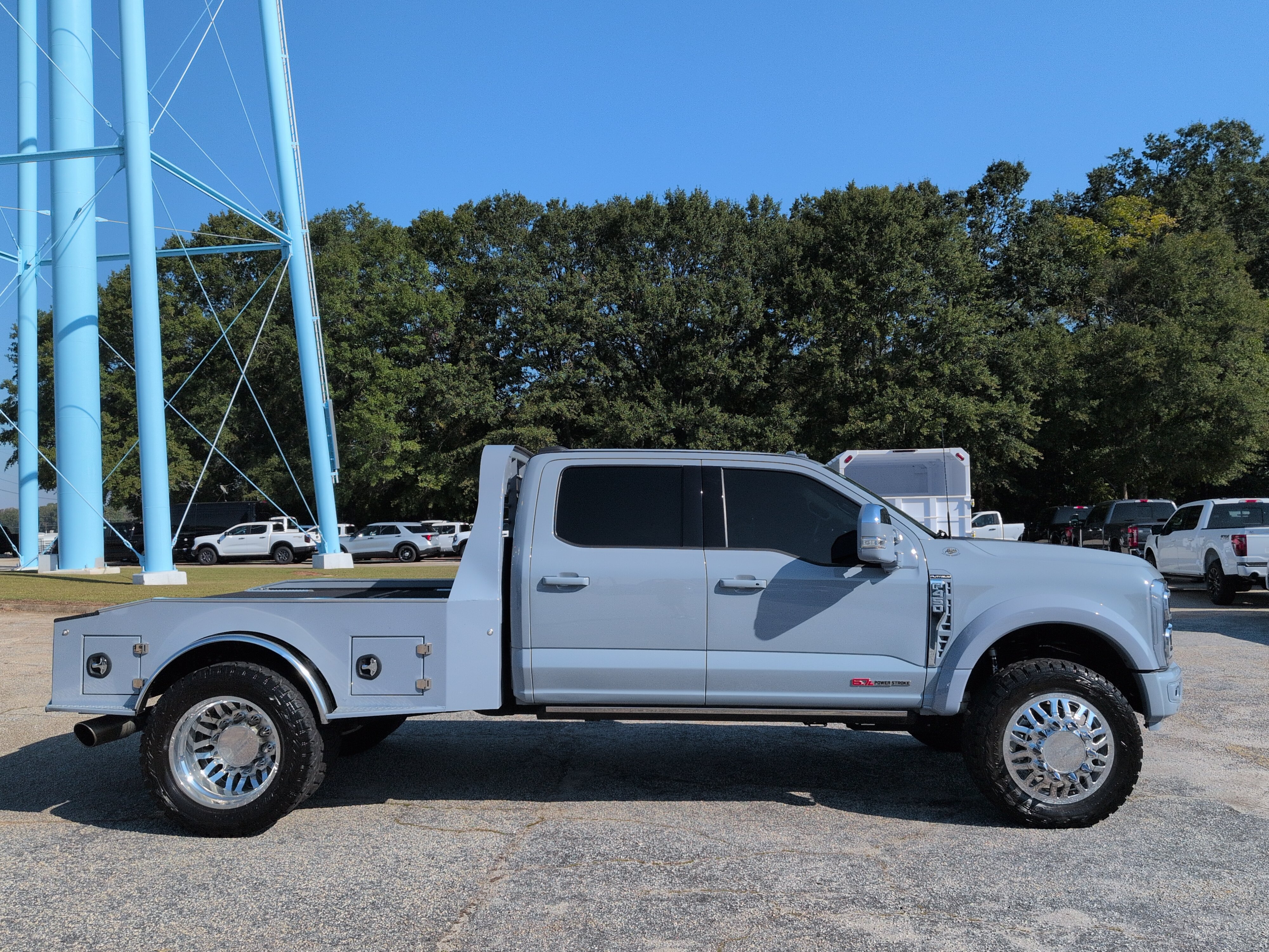 Used 2025 Ford F450 Platinum w/ FX4 Off-Road Package AWD/4WD image 2