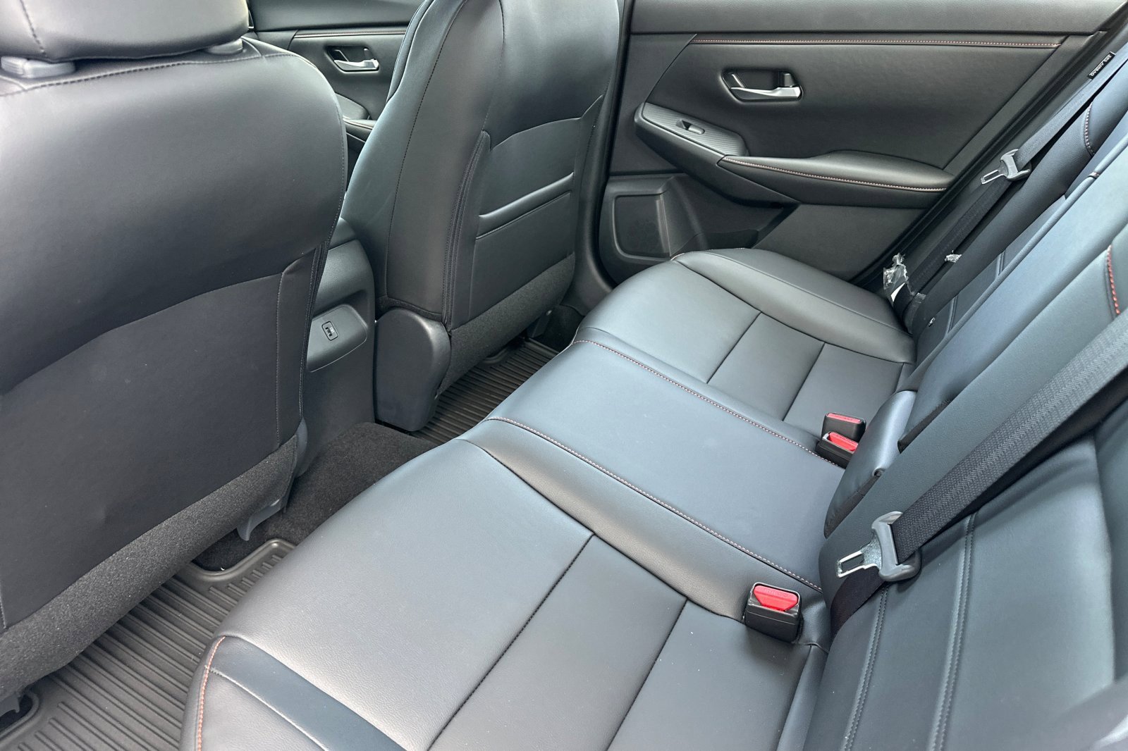 Used 2025 Nissan Sentra SR w/ SR Premium Package image 10