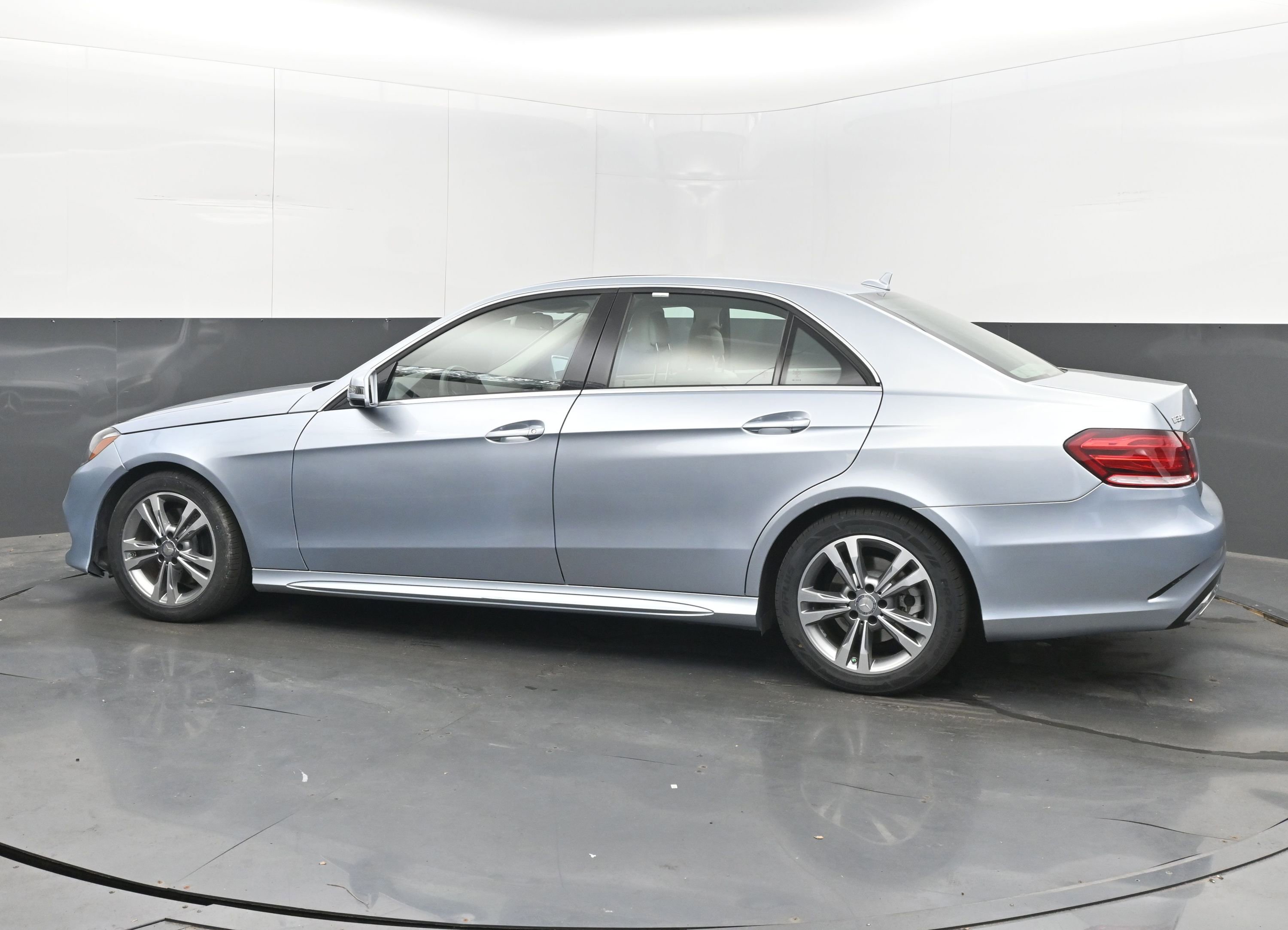 Used 2015 Mercedes-Benz E 350 Sedan image 5