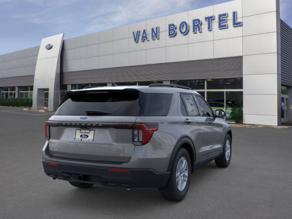 Used 2026 Ford Explorer Active AWD/4WD image 8