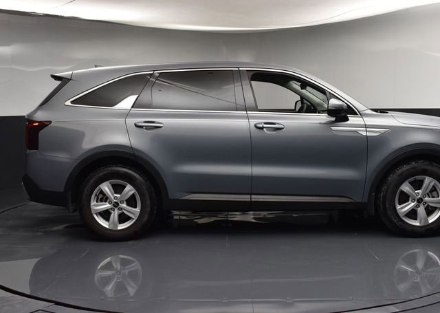 Certified 2025 Kia Sorento LX image 8