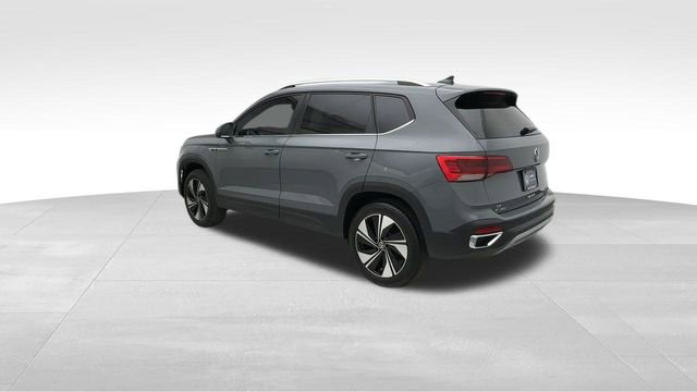 Certified 2024 Volkswagen Taos SE image 4