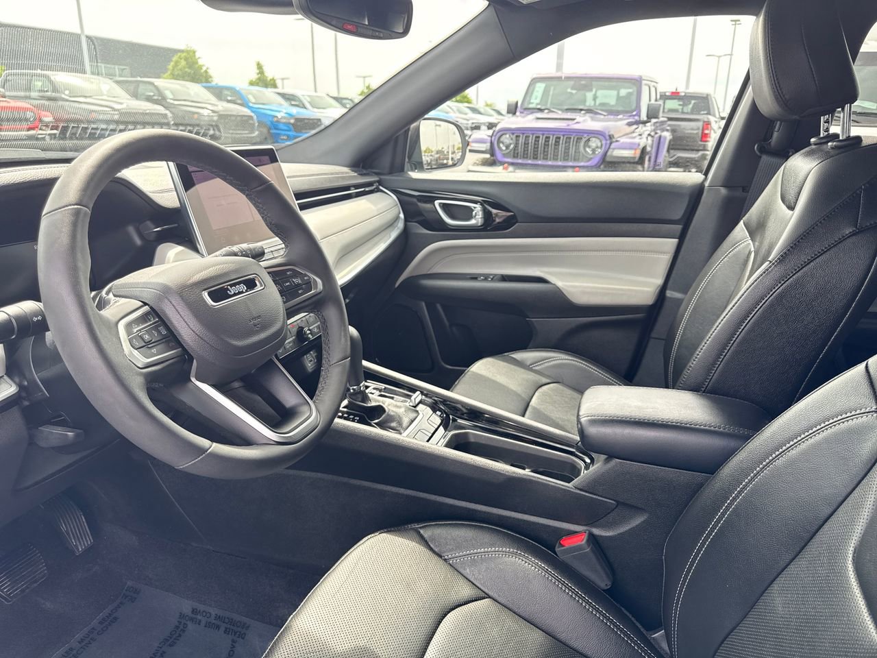 Used 2025 Jeep Compass Limited w/ Elite Group AWD/4WD image 11