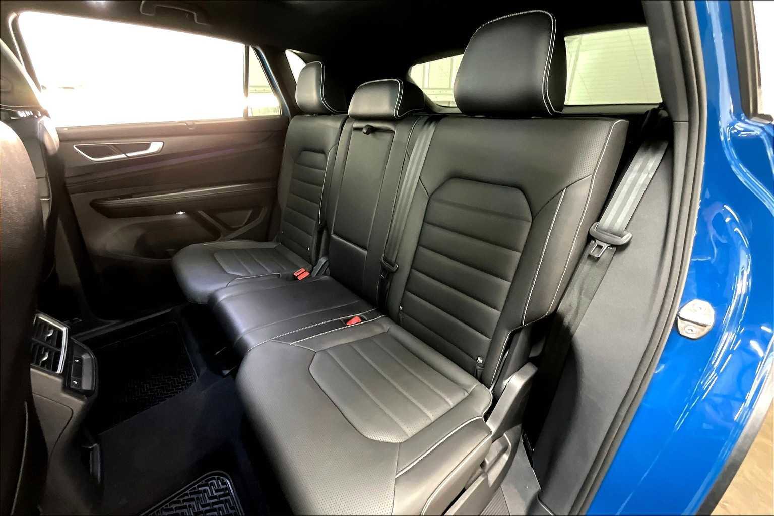 Used 2025 Volkswagen Atlas Cross Sport SEL image 29