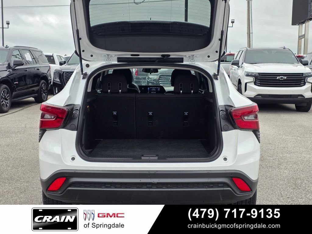 Used 2025 Chevrolet Trax LS w/ LS Convenience Package FWD image 7
