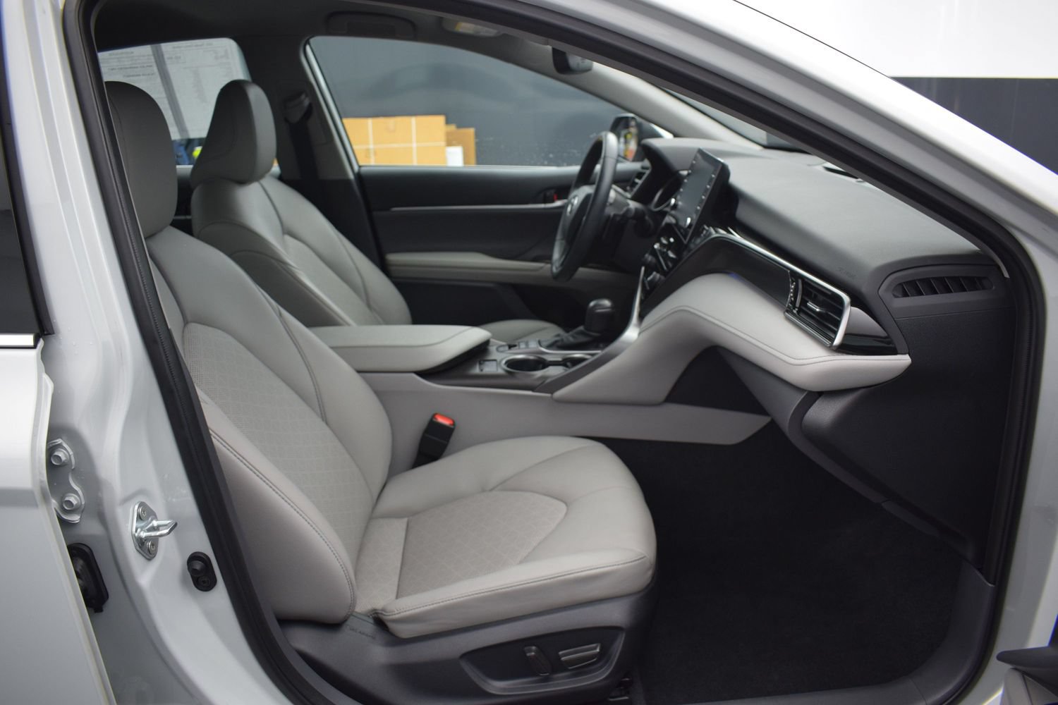 Used 2022 Toyota Camry XSE FWD image 10
