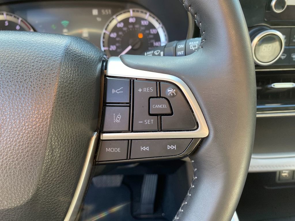 Used 2024 Toyota Highlander LE image 17