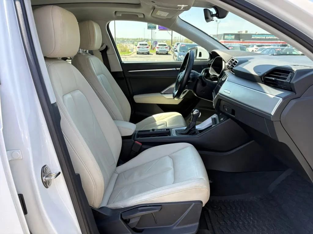 Used 2020 Audi Q3 2.0T Premium w/ Convenience Package AWD/4WD image 17