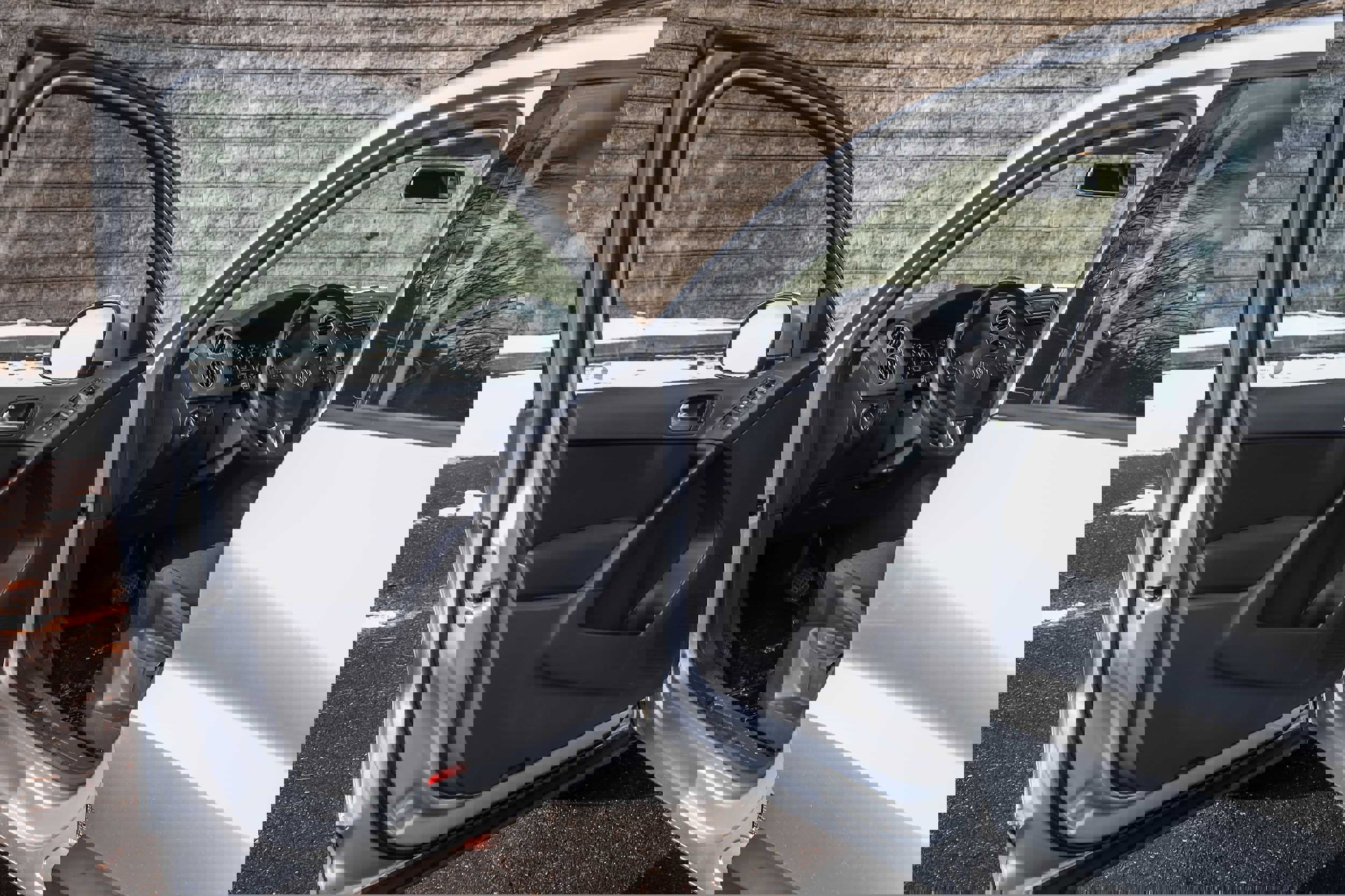 Used 2017 Volkswagen Tiguan Limited w/ Premium Package image 21