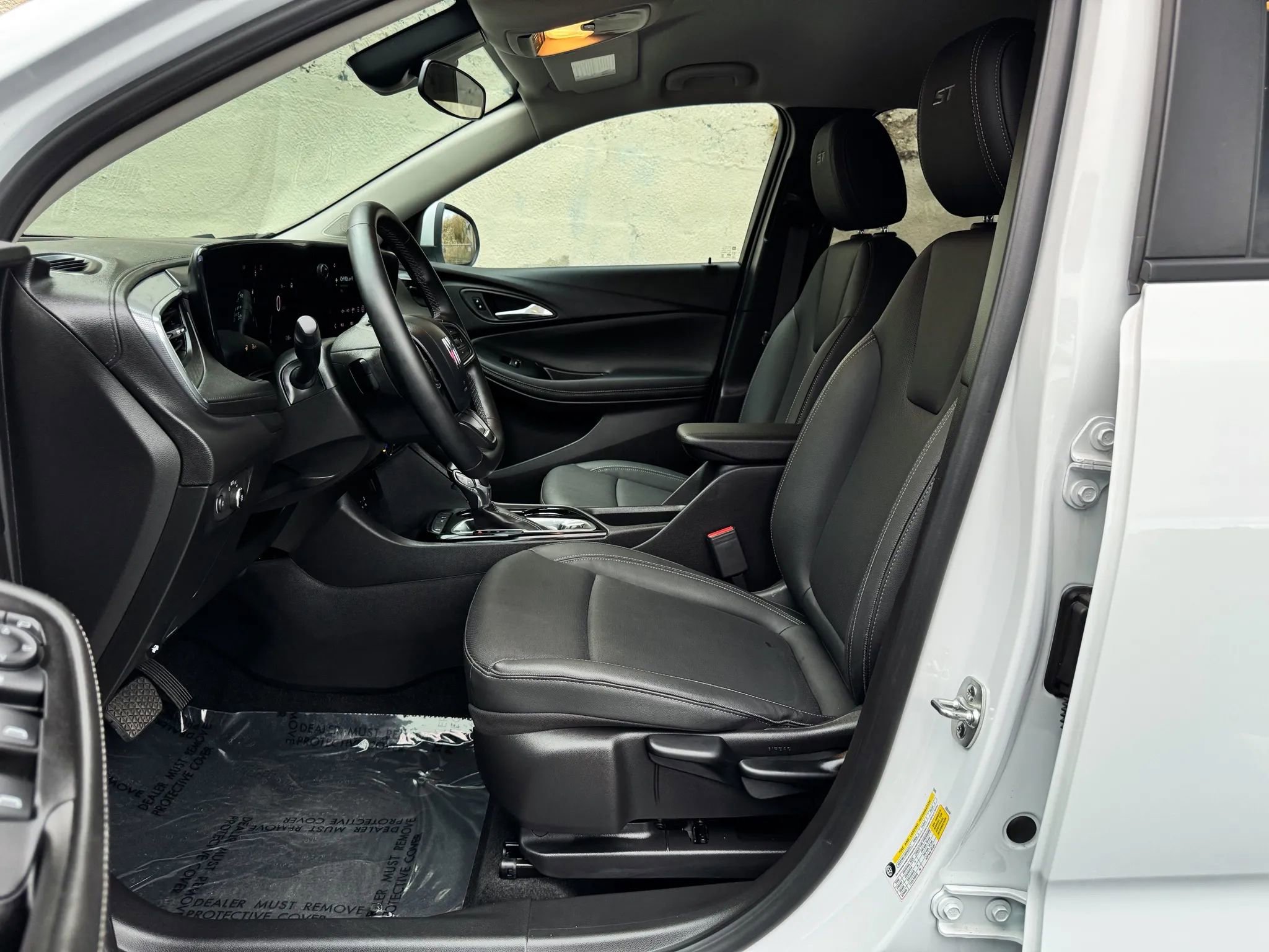 Used 2024 Buick Encore GX Sport Touring FWD image 11